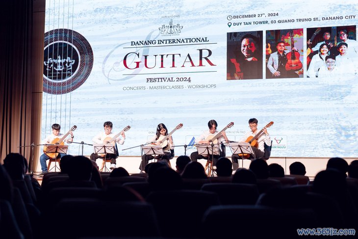 Tài năng guitar gốc Việt Lê Hoàng Minh: ‘Người Việt Nam yêu guitar nhiều lắm’ - Ảnh 1.