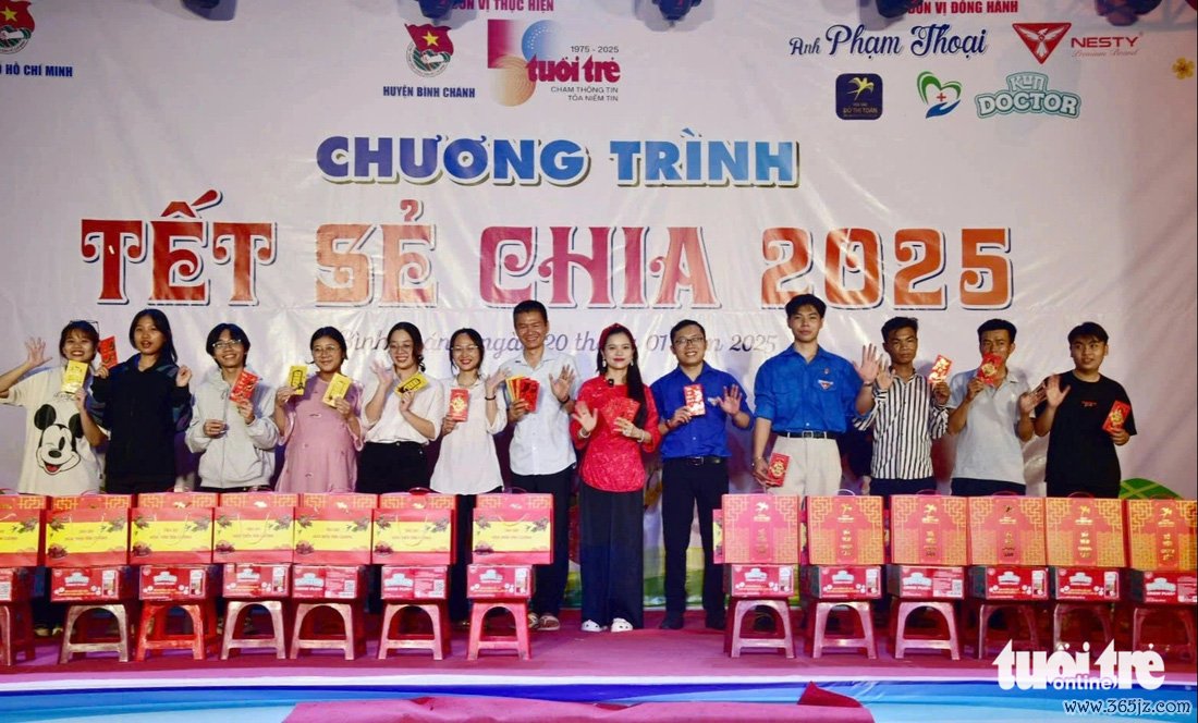 Tết sẻ chia để ai cũng mang Tết về nhà - Ảnh 2.